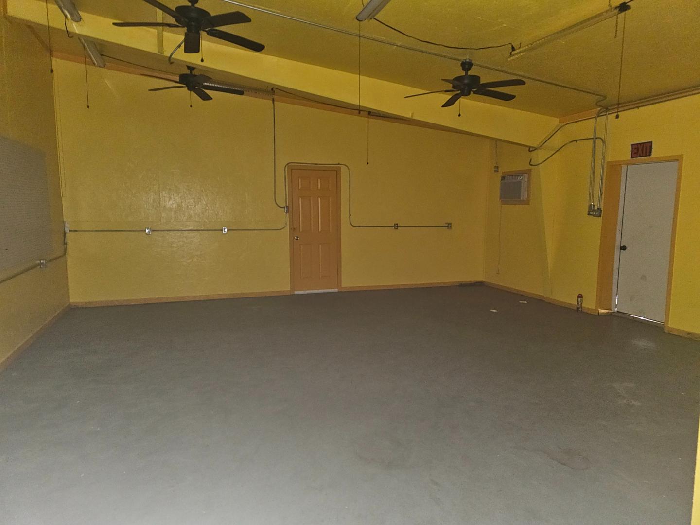 2007 , located at 533 S Seven Points BLVD, Seven Points, TX, 75143, (430) 255-4030, 32.313999, -96.209351 - Front building is around 1500 sqft. with 1 bathroom Back building is around 2500 sqft. with large office and 2 bathrooms. - Photo#8